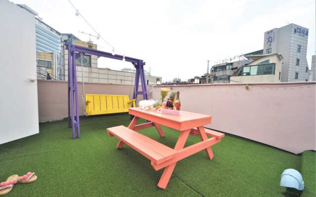 Apple Mint Party House