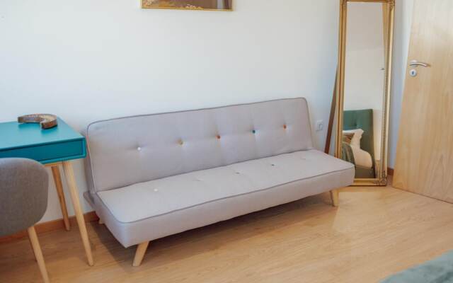 Modern Stylish Apartment III by Vacationy