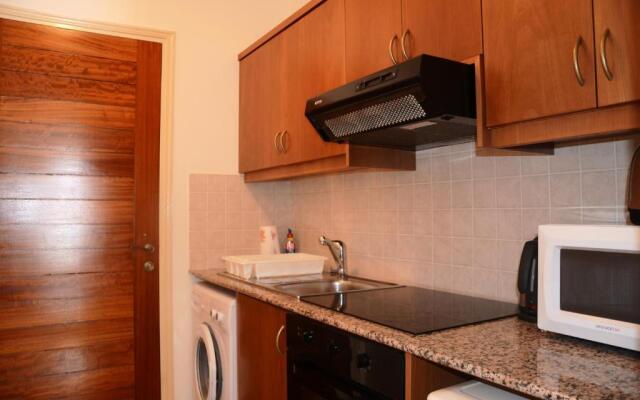 Studio with shower room E5, full kitchen, poolside, FREE WIFI