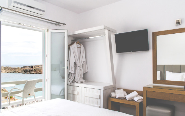 Super Paradise Hotel