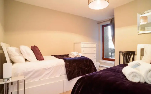 JOIVY Gorgeous Stockbridge Apt With Underground Parking