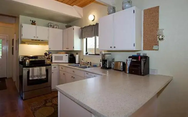15 Cedar Crest 3 Br townhouse by RedAwning