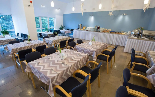 Centrum Szkoleniowo Rekreacyjne Hotel Karolinka