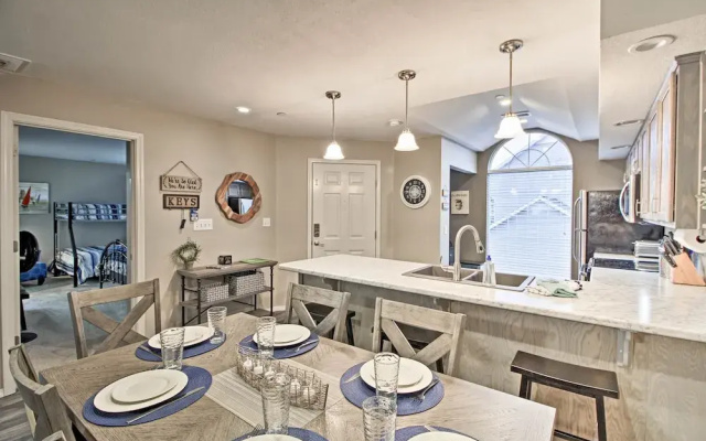 4 Mi to Strip: Cozy Lake-view Retreat in Branson