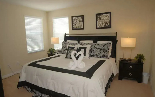 4464 Nirvana Parkway 6 Bedrooms, +3 Bathrooms
