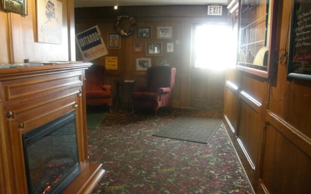 Beluga Lake Lodge