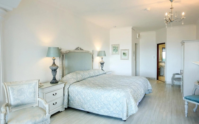 Misty Waves Boutique Hotel