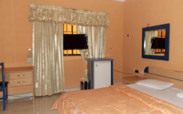 Royal Paragon Hotel