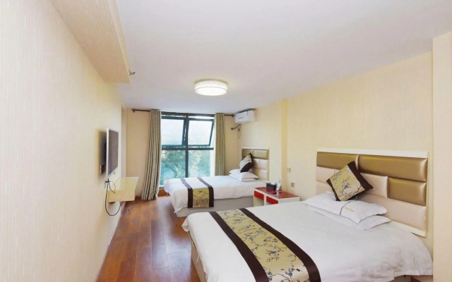 Moos Hotel (Shanghai Jiuting Subway Station)