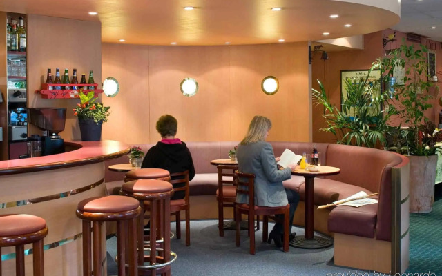 ibis Paris Pont De Suresnes