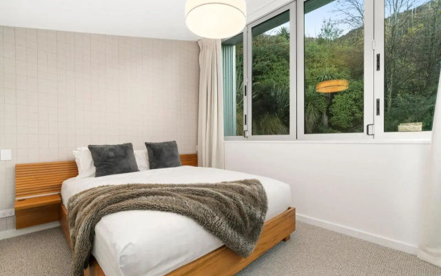 A Stunning Stay - Queenstown Holiday Home