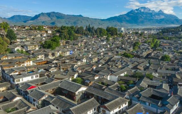 Lijiang Passing-Cloud Resort