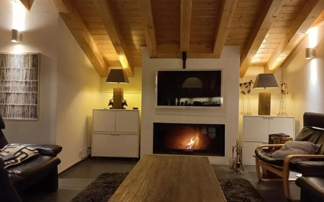 Hilltop Apartment With Valley Views