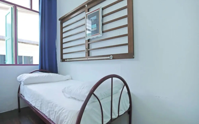 OYO 90571 Red Door Homestay