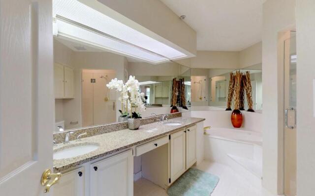 7655 Huntington Villas