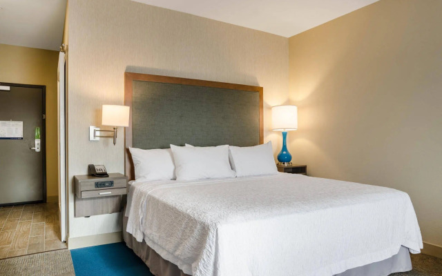 Flag Point Inn & Suites Pratt by FairBridge