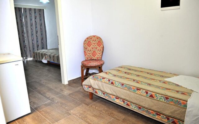 Hollywood Suites