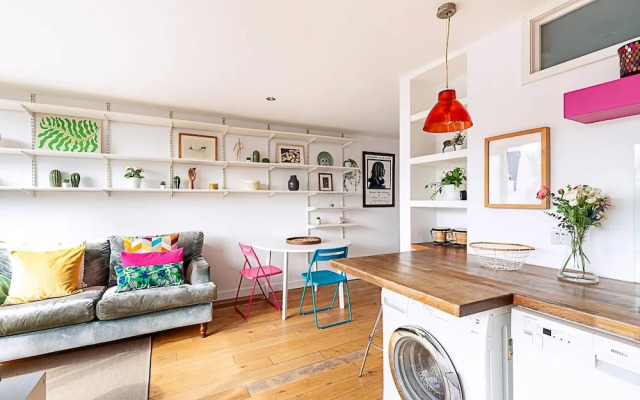 Bright Flat For 2 in Dartmouth Park