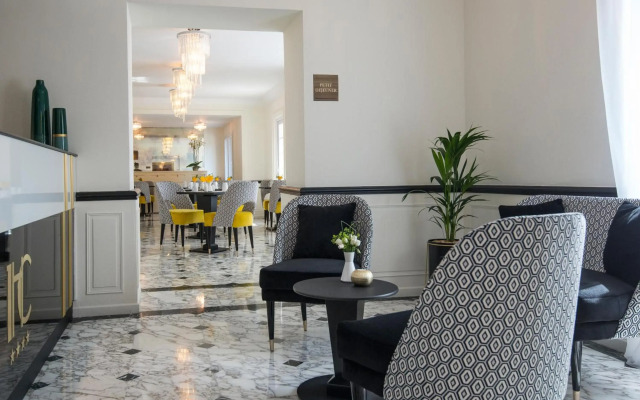 Hôtel Carlton