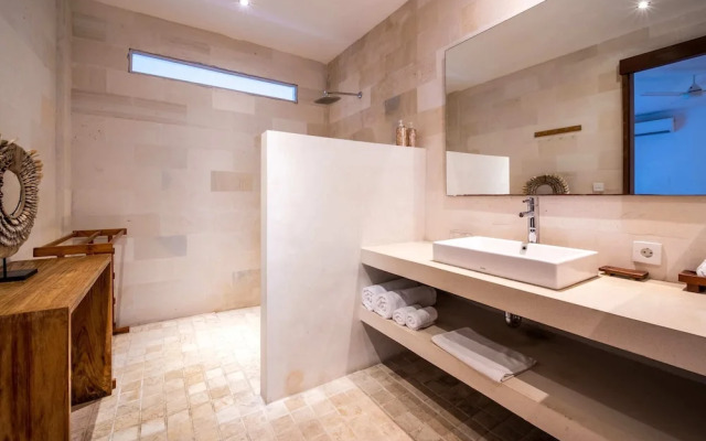Fabulous Private Villa, 3 BR, Canggu With Staff