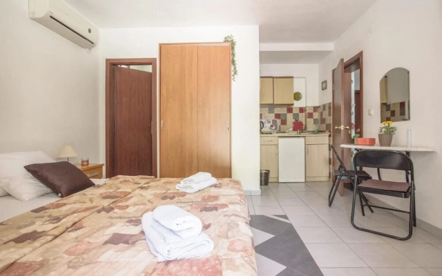 Sleek Studio Flat With Balcony Near Beach in Tivat