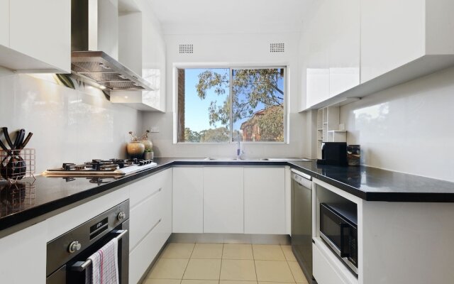 HomeHotel - Luxury Close to Train Station