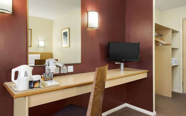 Days Inn by Wyndham Warwick South M40