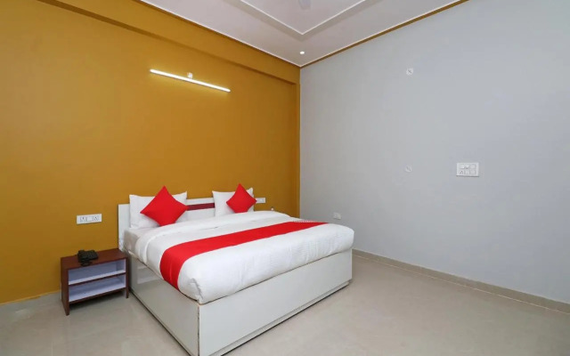 OYO 28244 Hotel The Green Town