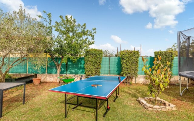 Nice Home in Valbandon with Hot Tub, WiFi & 2 Bedrooms