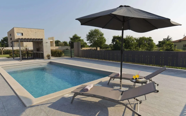 Villa in Kanfanar With Swimming Pool