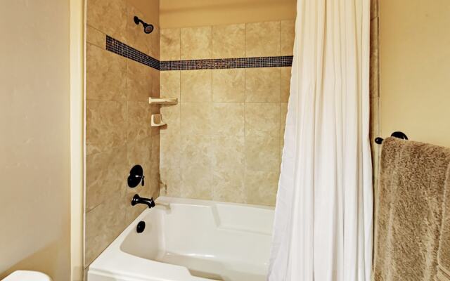 Well-Appointed Gem - 3 Br Townhouse