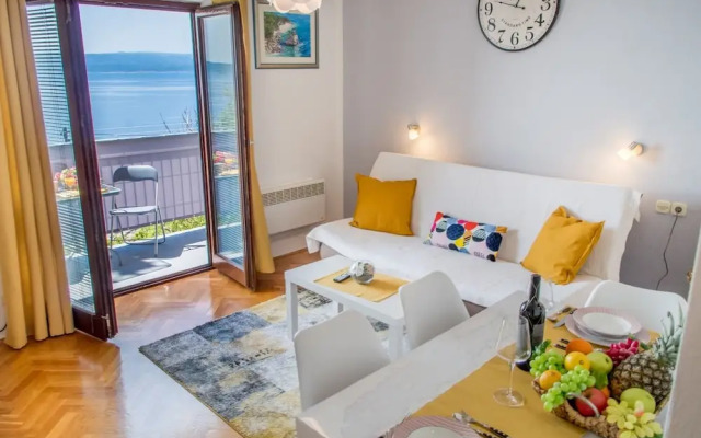 Slave - sea View - A1