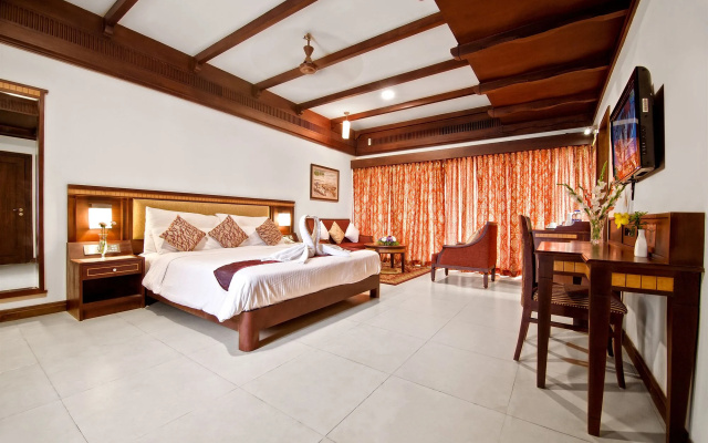 Sterling Lake Palace Alleppey