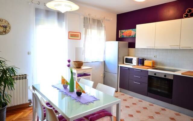 Elza Apartments