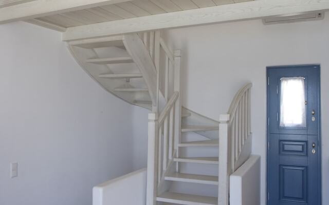 Seaside luxury villa by VillaRentalsgr