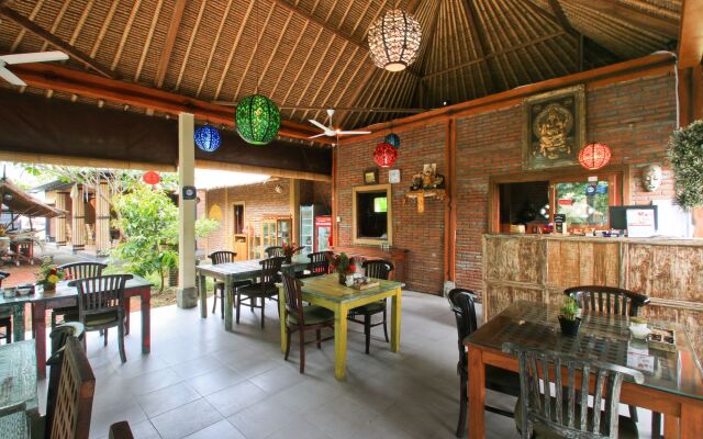 Amed Harmony Cafe and Bungalows