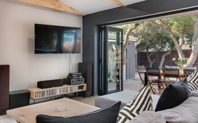 Long Beach Holiday House