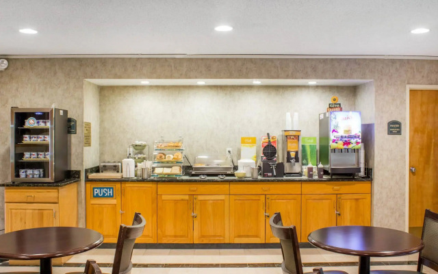 Econo Lodge Raleigh near Walnut Creek Amphitheatre