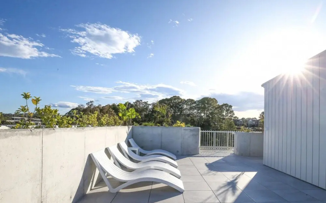Exquisite 1-bed Apartment With Bay Views
