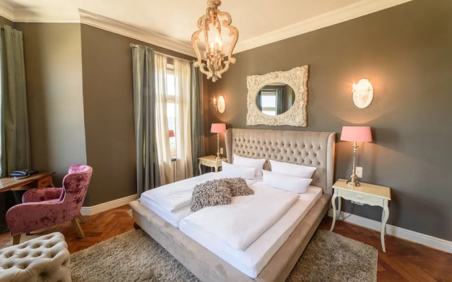Schlosshotel Steinburg