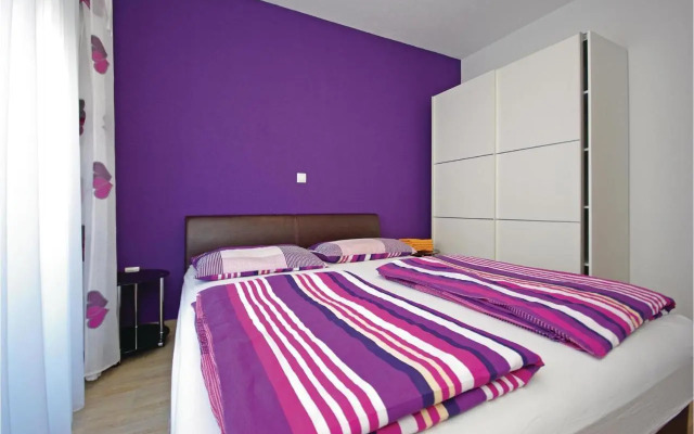 Two-Bedroom Apartment Makarska with Sea View 06
