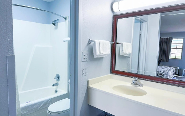 Happy Stay Inn Madisonville I-69 By OYO