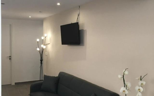 Tristhenia Hotel
