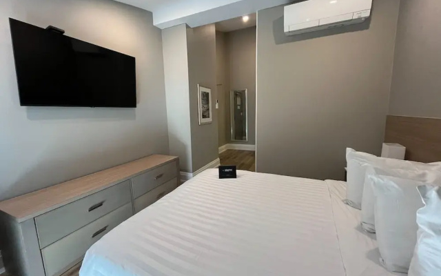 Colonial Hotel & Suites