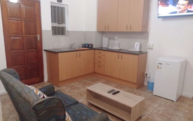 Booked Easy- Guest House -CT Airport