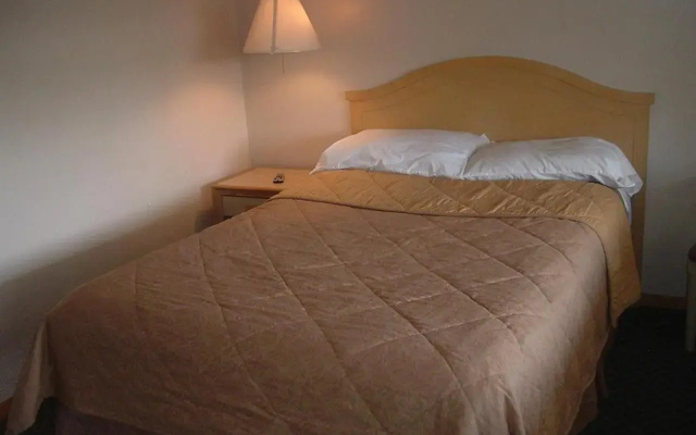 Fels Three Crown Motel