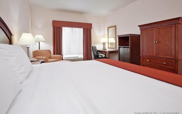 Holiday Inn Express & Suites Detroit - Farmington Hills, an IHG Hotel