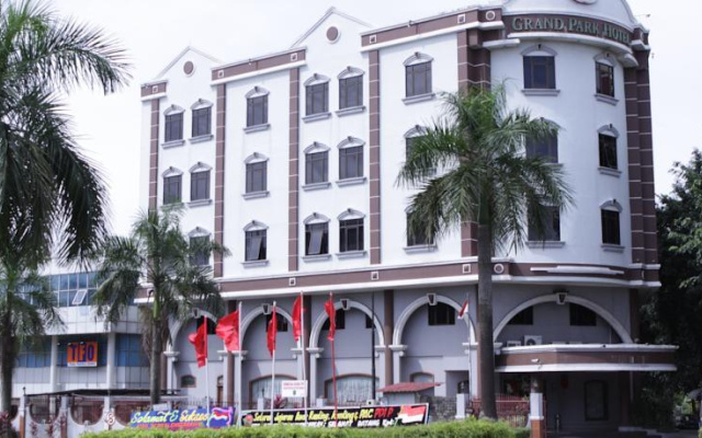 Grand Park Hotel