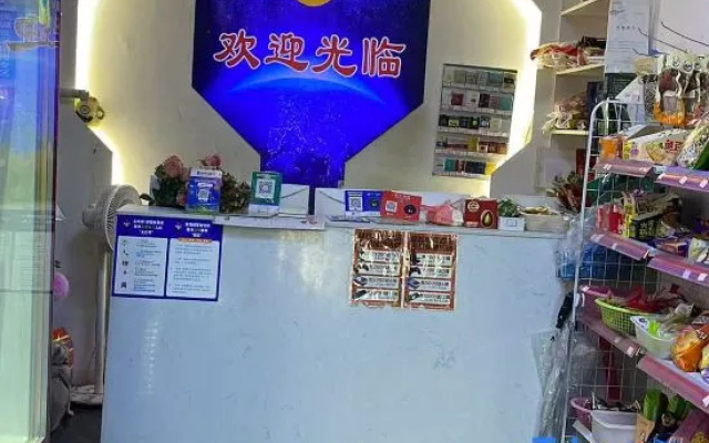 Cool E-sports Homestay (Xiangyang North Street Gulou Alley) — 2-star hotel in Xiangyang