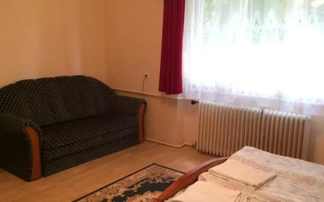 Deak Apartman 4